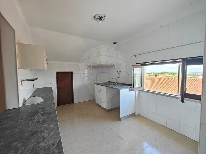 Apartamento T2 para Venda em Sobral de Monte Agraço Foto 2