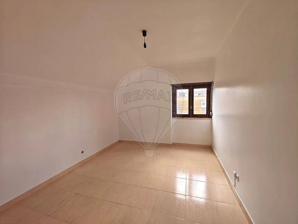 Apartamento T2 para Venda em Sobral de Monte Agraço Foto 3