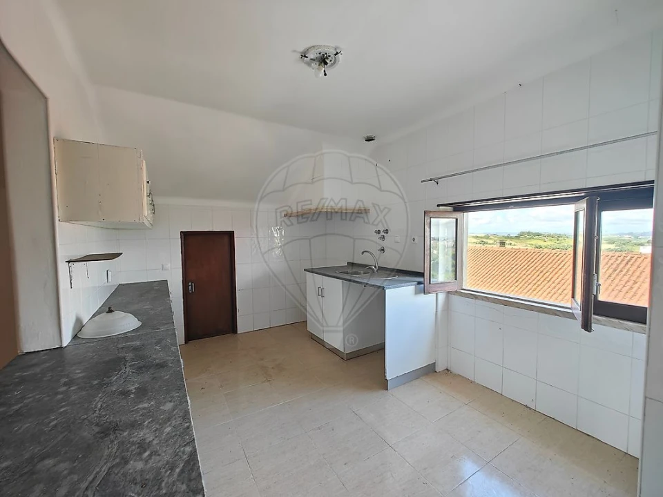 Apartamento T2 para Venda em Sobral de Monte Agraço Foto 2