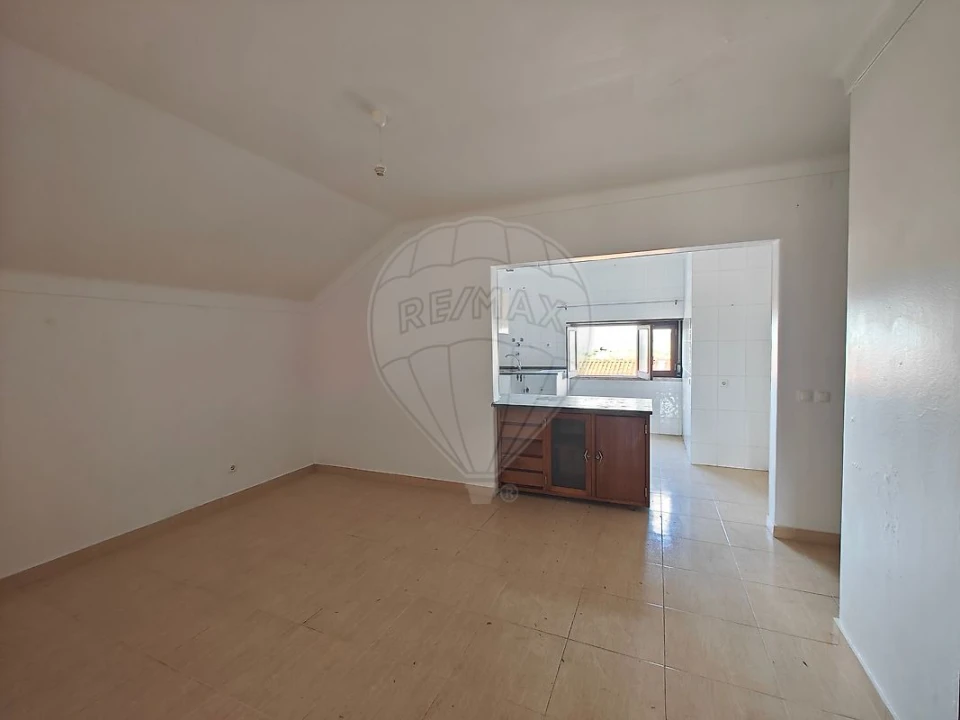 Apartamento T2 para Venda em Sobral de Monte Agraço Foto 1