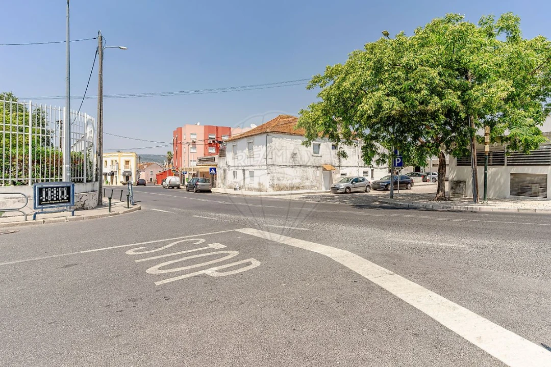 Apartamento T1 para Arrendamento em Santo António dos Cavaleiros e Frielas Foto 19