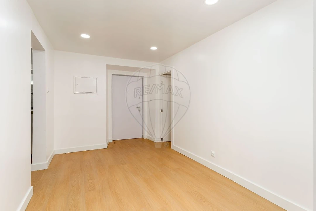 Apartamento T1 para Arrendamento em Santo António dos Cavaleiros e Frielas Foto 17
