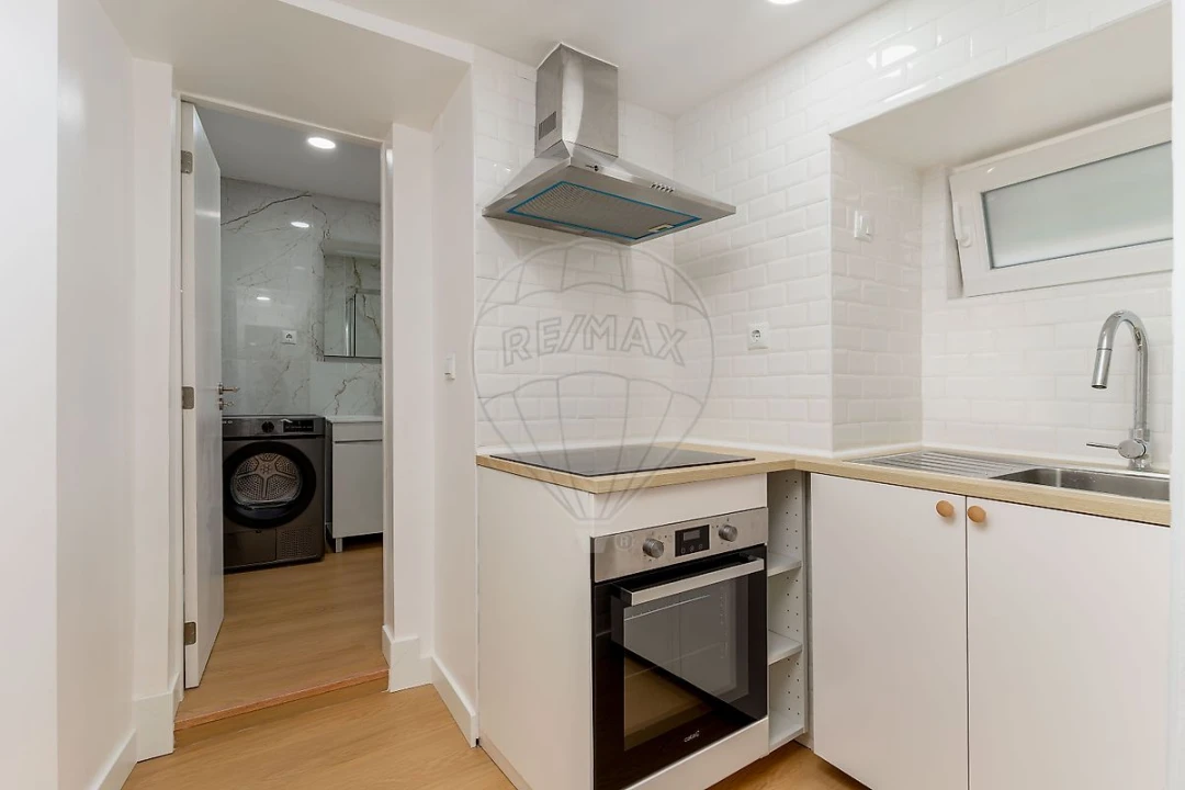 Apartamento T1 para Arrendamento em Santo António dos Cavaleiros e Frielas Foto 8