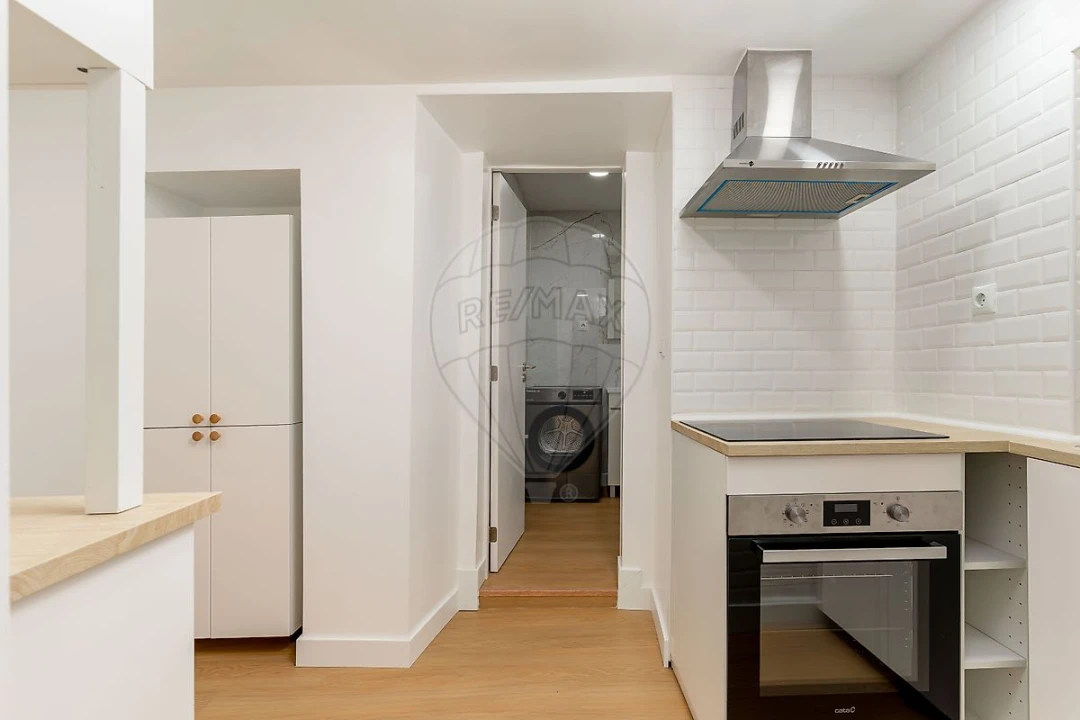 Apartamento T1 para Arrendamento em Santo António dos Cavaleiros e Frielas Foto 7