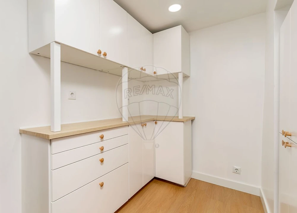 Apartamento T1 para Arrendamento em Santo António dos Cavaleiros e Frielas Foto 14