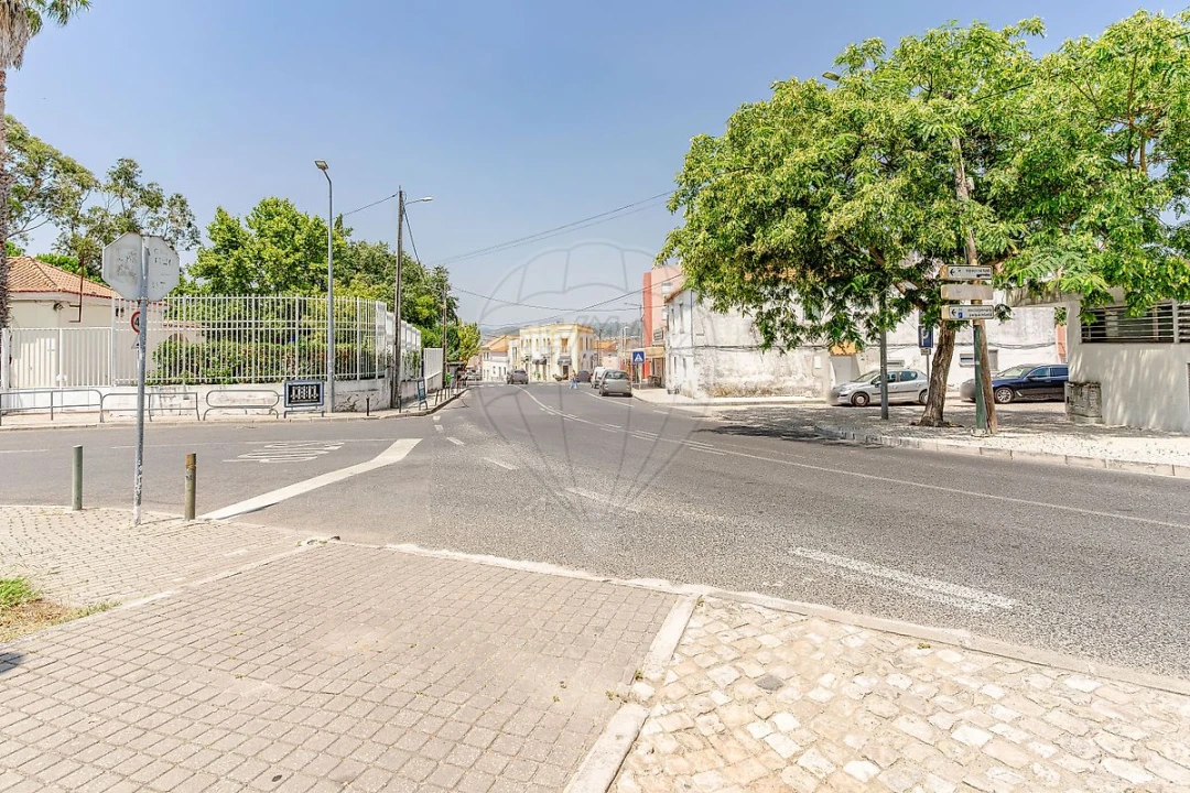 Apartamento T1 para Arrendamento em Santo António dos Cavaleiros e Frielas Foto 18