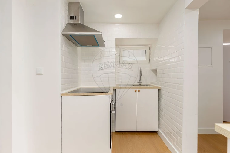 Apartamento T1 para Arrendamento em Santo António dos Cavaleiros e Frielas Foto 9