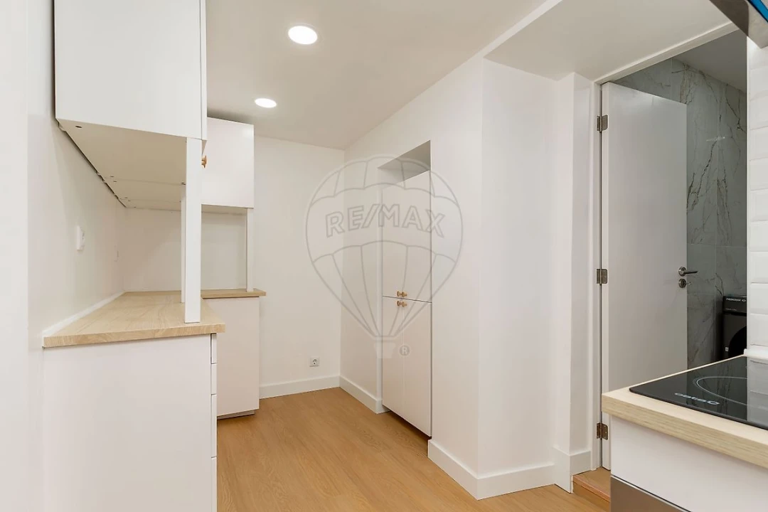 Apartamento T1 para Arrendamento em Santo António dos Cavaleiros e Frielas Foto 10