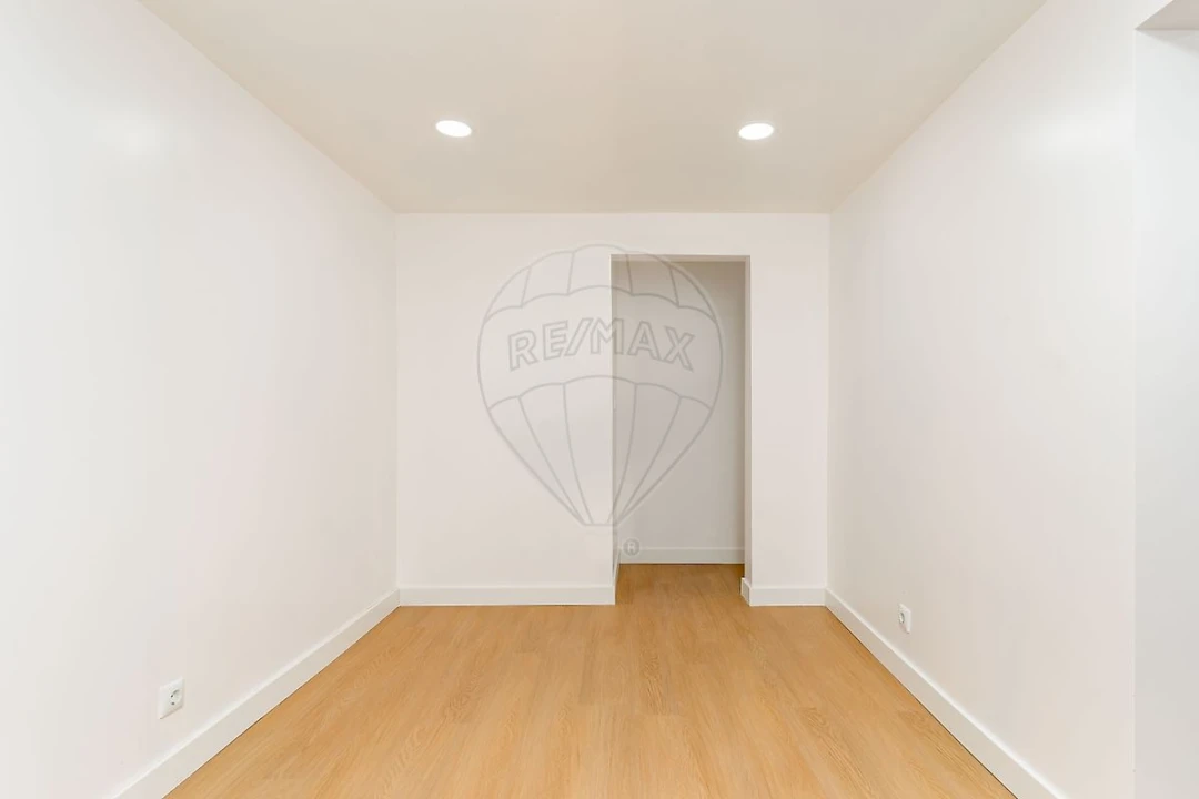 Apartamento T1 para Arrendamento em Santo António dos Cavaleiros e Frielas Foto 15