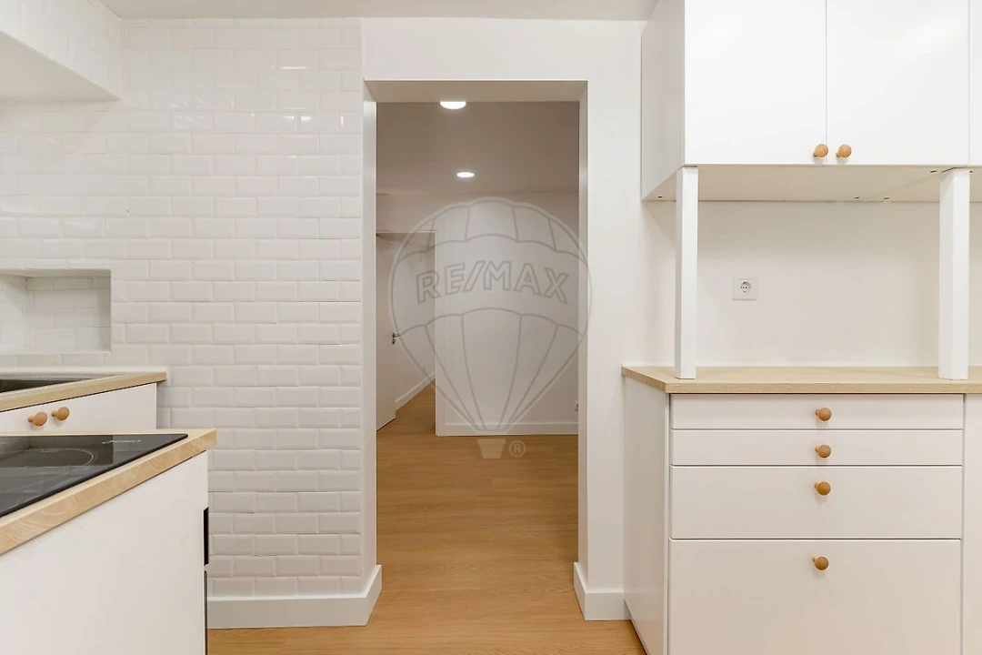 Apartamento T1 para Arrendamento em Santo António dos Cavaleiros e Frielas Foto 13