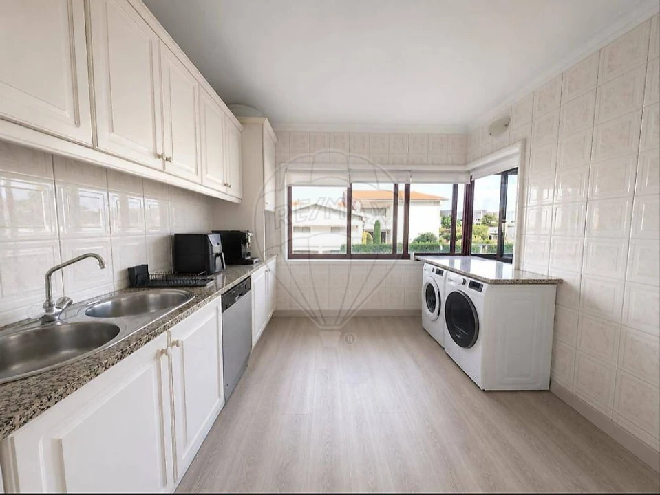 Apartamento T3 para Venda em Arcozelo Foto 4