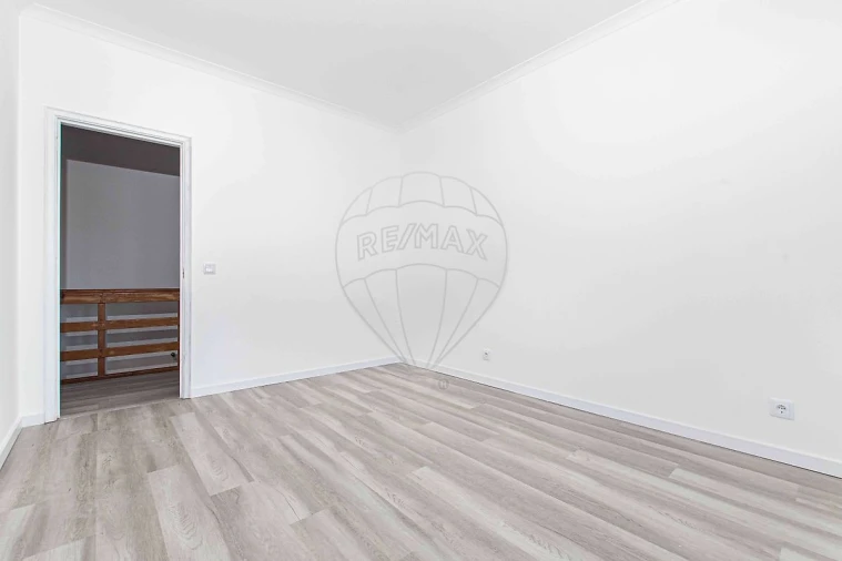 Apartamento T3 para Venda em Olhalvo Foto 14