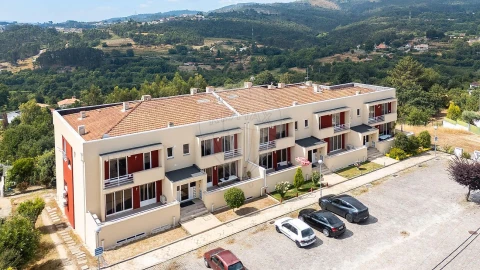 Apartamento T2 para Arrendamento em Recezinhos (São Martinho)