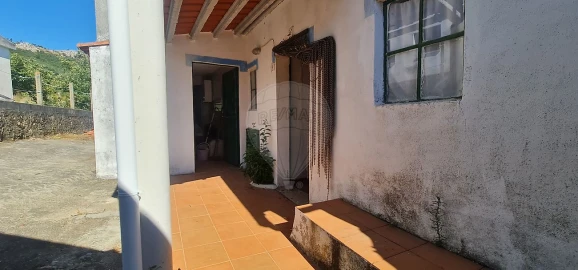 Moradia T4 para Venda em Envendos