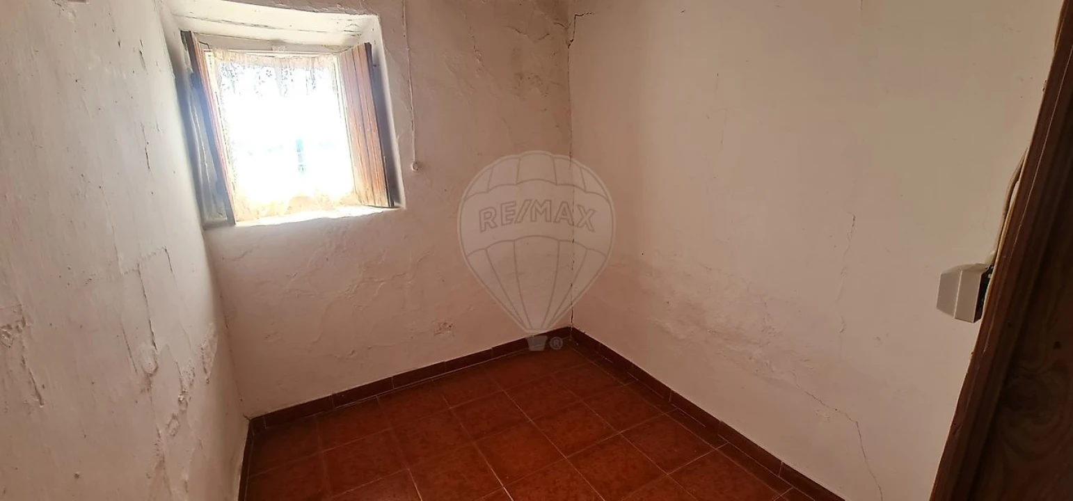 Moradia T4 para Venda em Envendos Foto 7