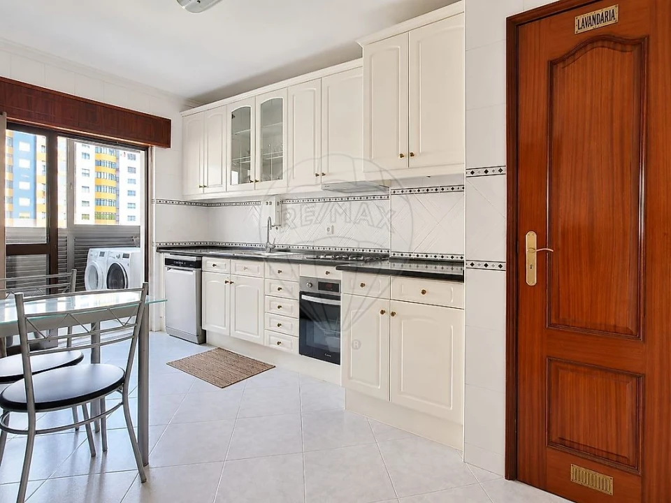 Apartamento T3 para Venda em Póvoa de Santa Iria e Forte da Casa Foto 4