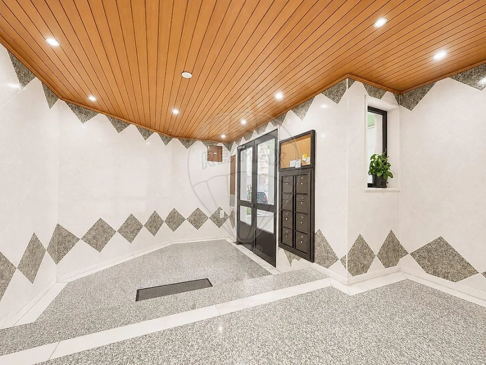 Apartamento T3 para Venda em Póvoa de Santa Iria e Forte da Casa Foto 8