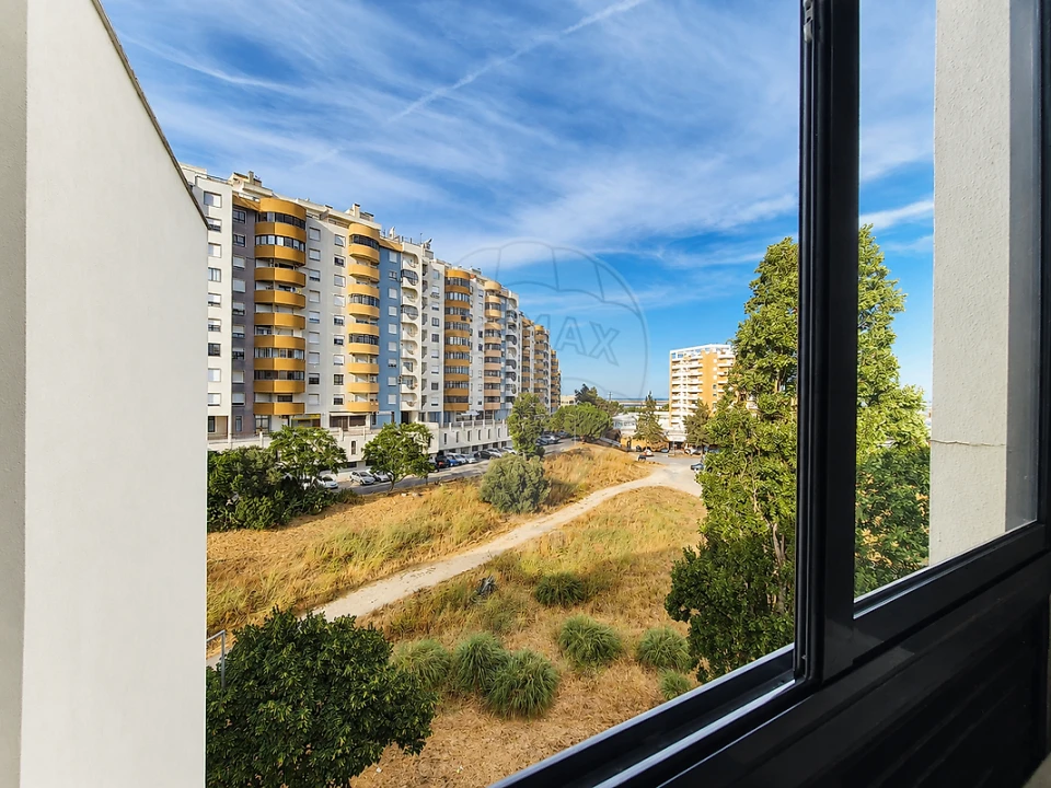 Apartamento T3 para Venda em Póvoa de Santa Iria e Forte da Casa Foto 25