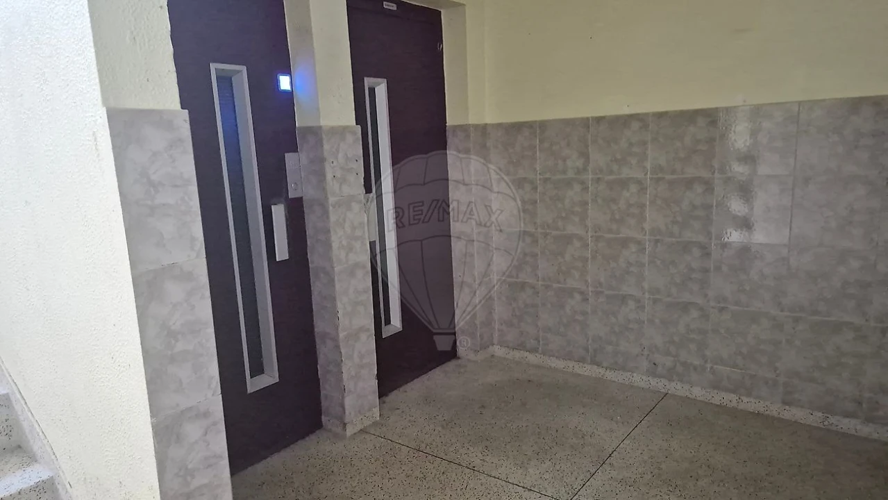 Apartamento T3 para Venda em Vilar de Andorinho Foto 3
