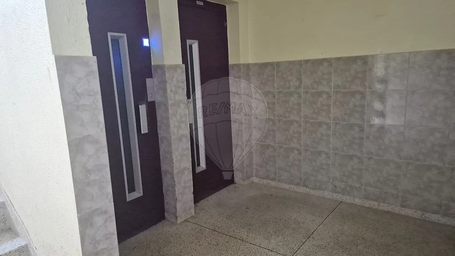 Apartamento T3 para Venda em Vilar de Andorinho Foto 3