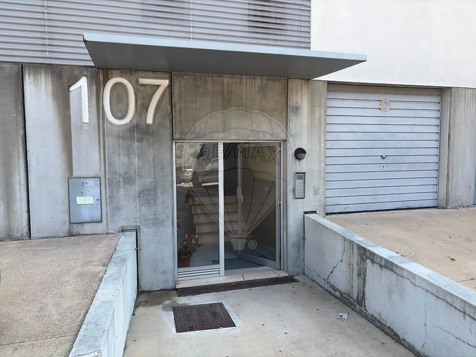 Apartamento T3 para Venda em Vilar de Andorinho Foto 2