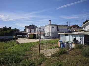Moradia T12 para Venda em Grijó e Sermonde