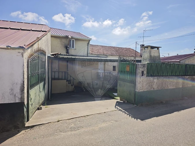 Moradia T12 para Venda em Grijó e Sermonde Foto 12