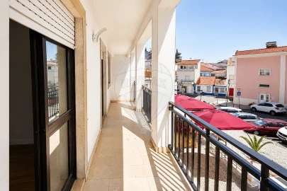 Apartamento T2 para Arrendamento em Azambuja