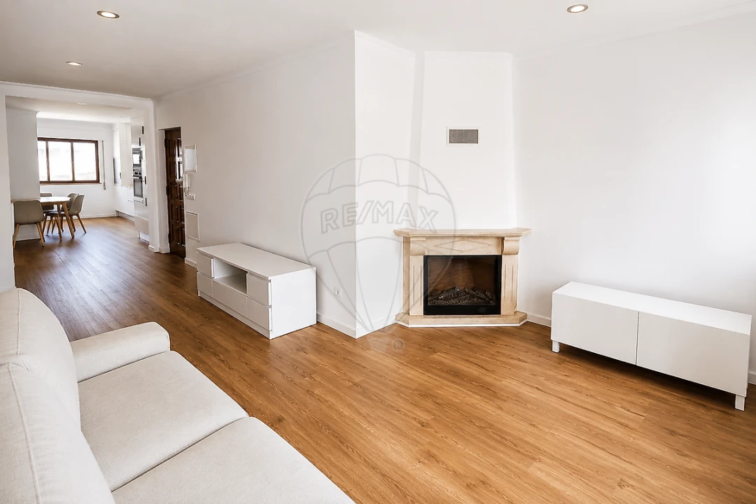 Apartamento T2 para Arrendamento em Azambuja Foto 6