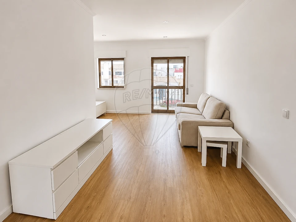 Apartamento T2 para Arrendamento em Azambuja Foto 5