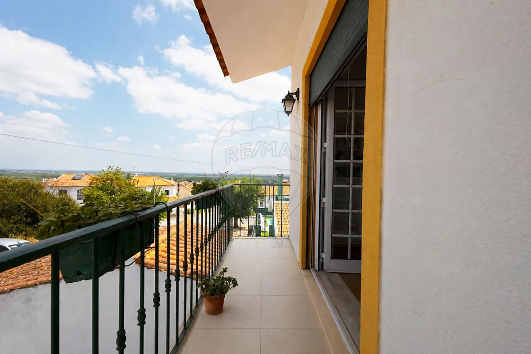 Moradia T3 para Venda em Aveiras de Baixo Foto 3