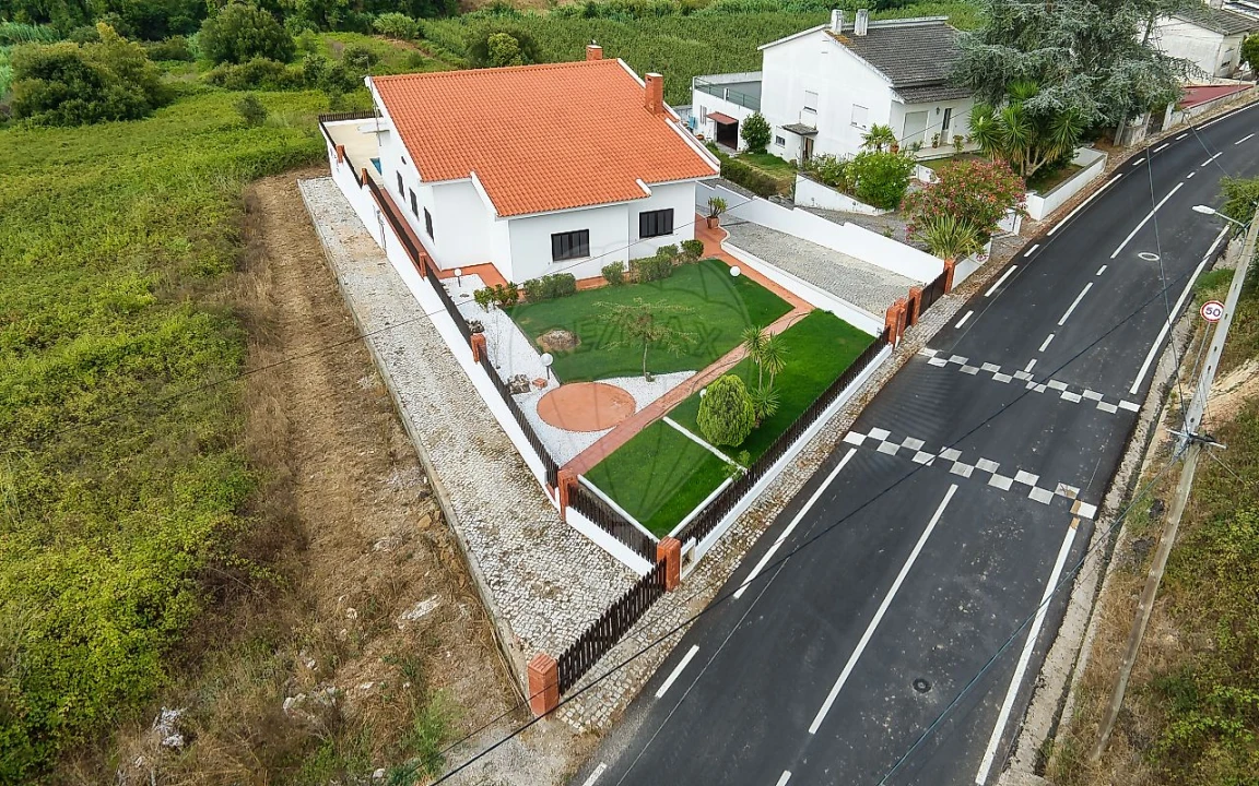 Moradia T5 para Venda em Maiorga Foto 47