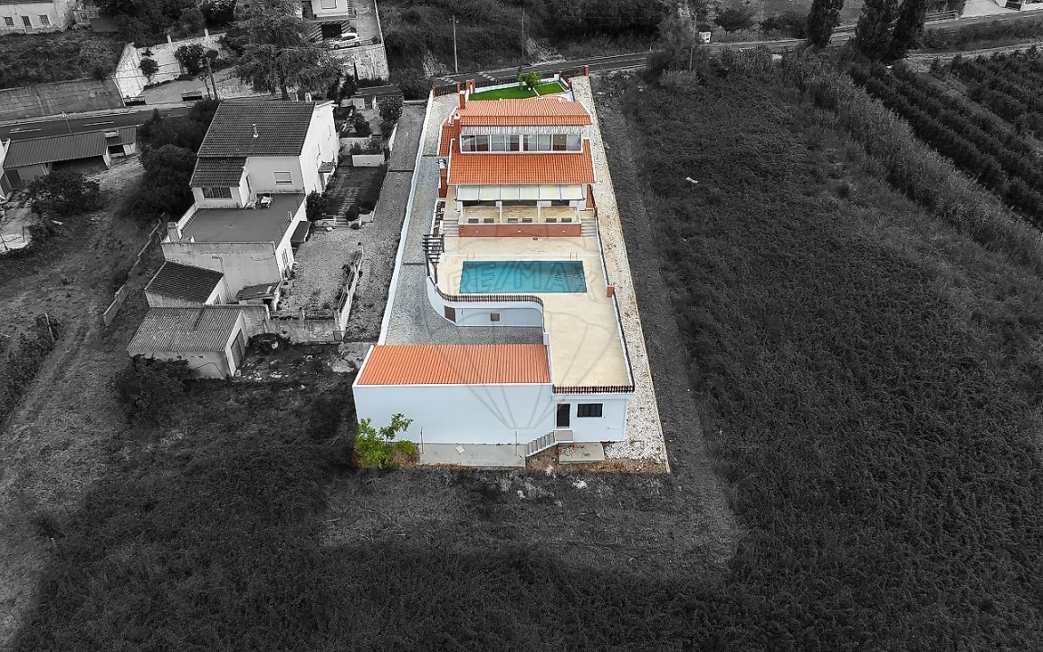 Moradia T5 para Venda em Maiorga Foto 3