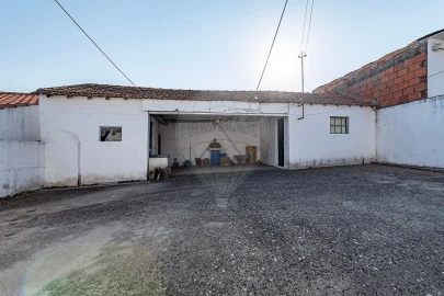 Moradia T3 para Venda em São João da Ribeira e Ribeira de São João