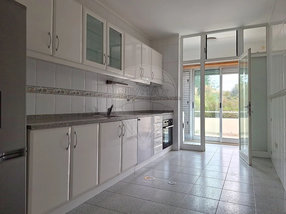 Apartamento T2 para Venda em Cidade da Maia Foto 3