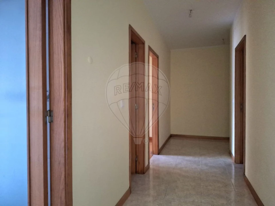 Apartamento T2 para Venda em Cidade da Maia Foto 6