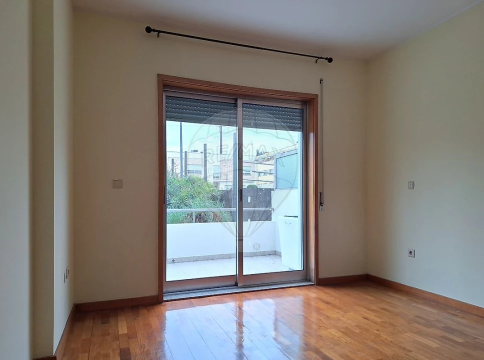 Apartamento T2 para Venda em Cidade da Maia Foto 8