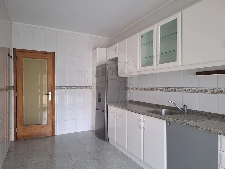 Apartamento T2 para Venda em Cidade da Maia Foto 5
