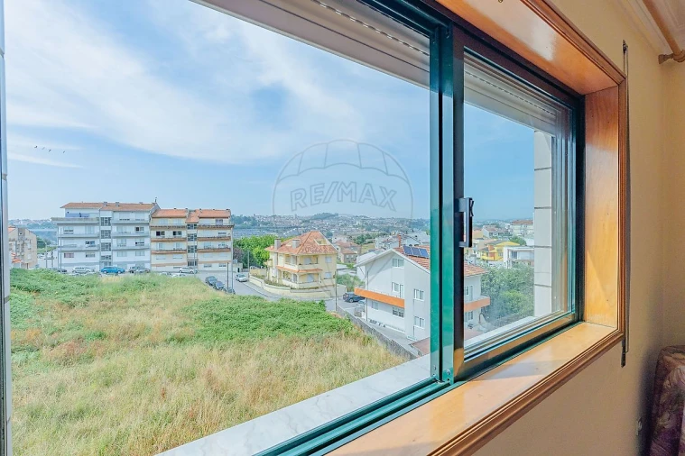 Apartamento T2 para Venda em Oliveira do Douro Foto 3