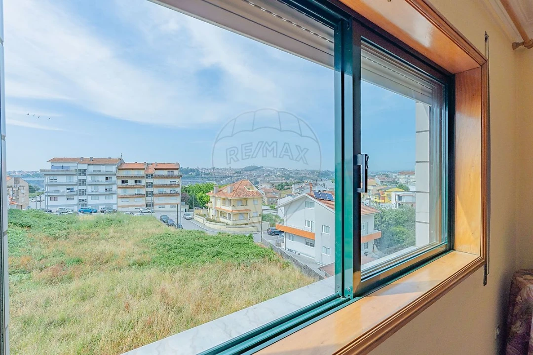 Apartamento T2 para Venda em Oliveira do Douro Foto 3