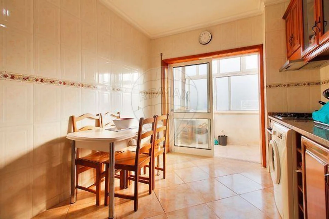 Apartamento T2 para Venda em Campo e Sobrado Foto 4