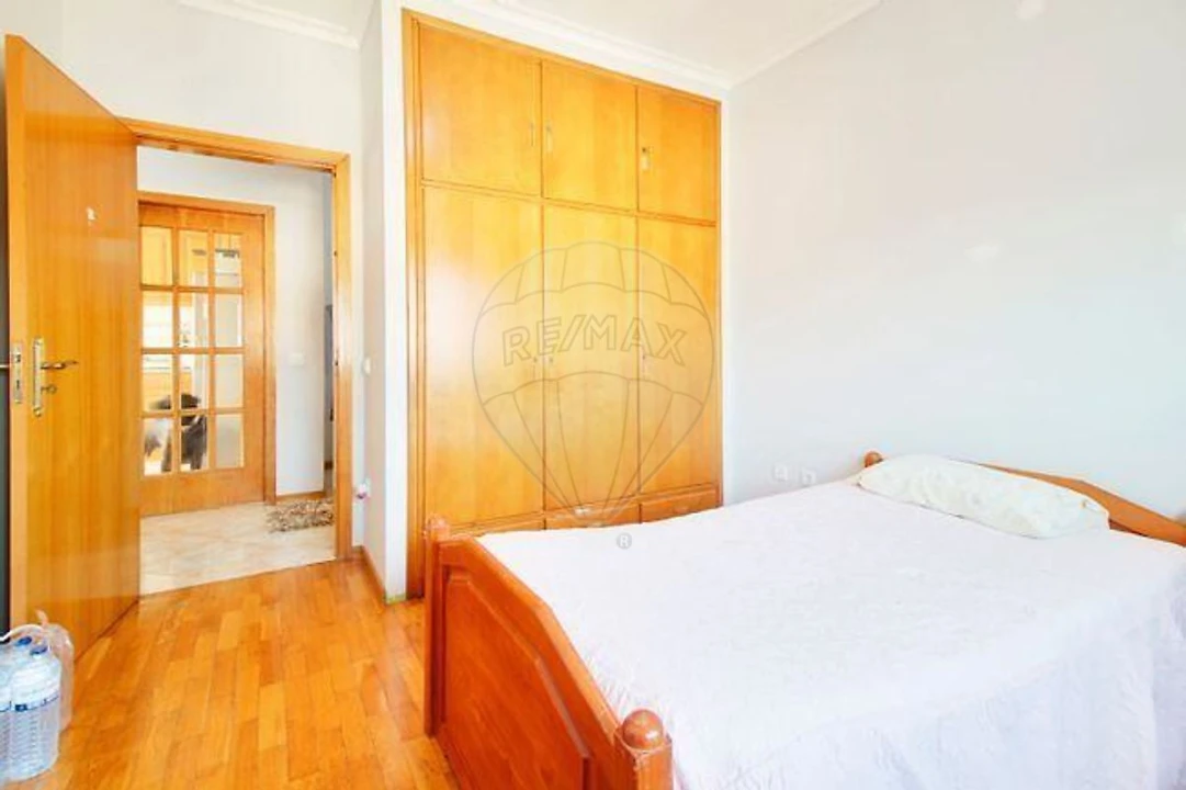 Apartamento T2 para Venda em Campo e Sobrado Foto 3