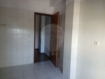 Apartamento T3 para Arrendamento em São Martinho do Bispo e Ribeira de Frades