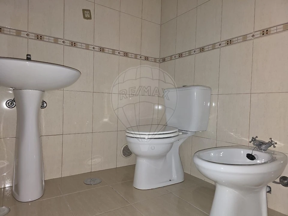 Apartamento T3 para Arrendamento em Santa Clara e Castelo Viegas Foto 9
