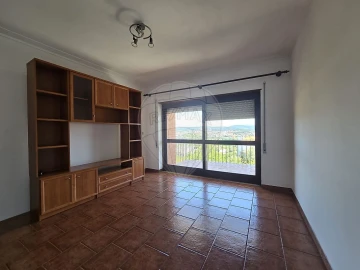 Apartamento T3 para Arrendamento em Santa Clara e Castelo Viegas