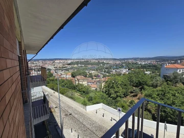 Apartamento T3 para Arrendamento em Santa Clara e Castelo Viegas