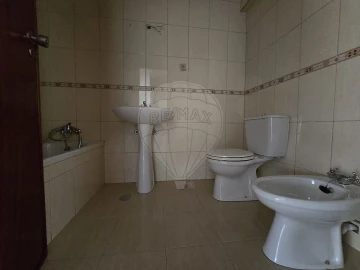 Apartamento T3 para Arrendamento em Santa Clara e Castelo Viegas