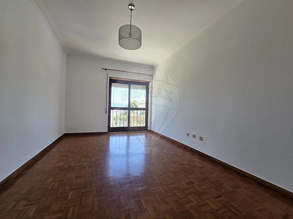 Apartamento T3 para Arrendamento em Santa Clara e Castelo Viegas Foto 6