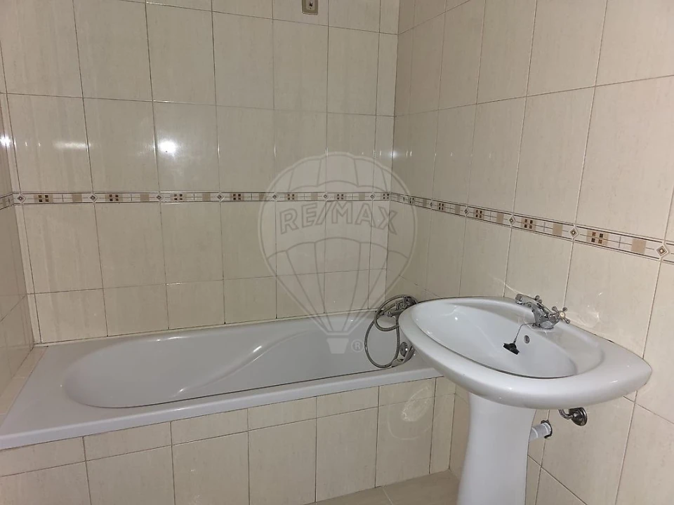 Apartamento T3 para Arrendamento em Santa Clara e Castelo Viegas Foto 10