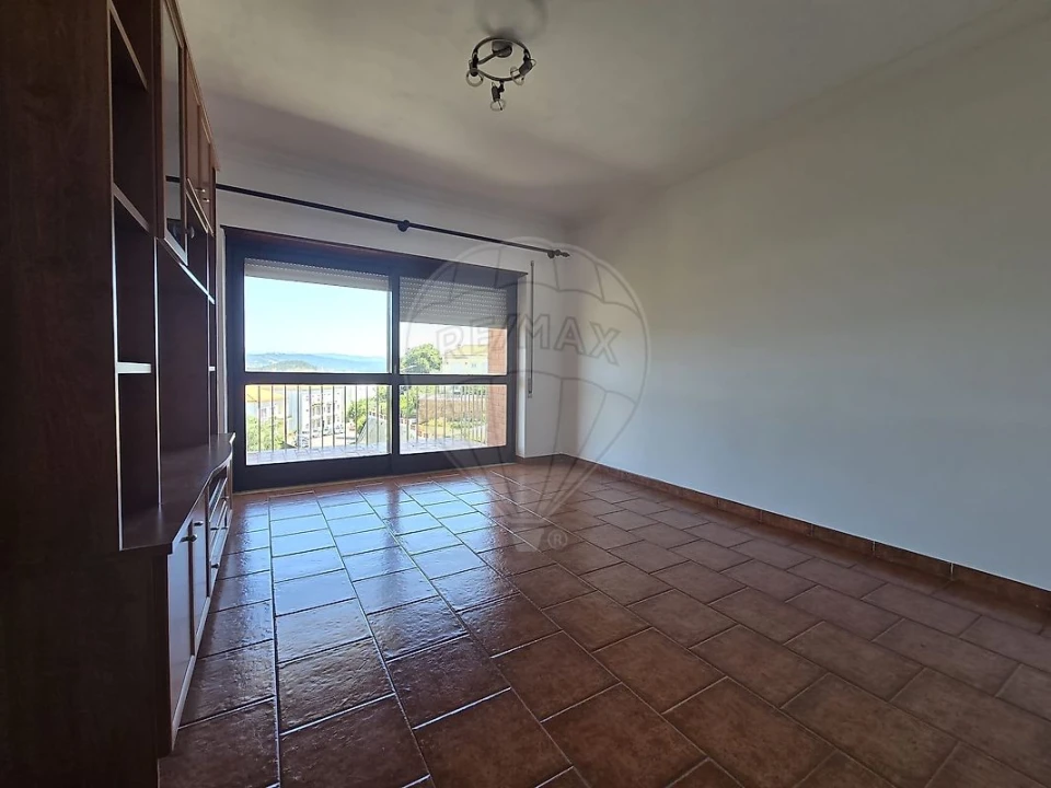 Apartamento T3 para Arrendamento em Santa Clara e Castelo Viegas Foto 3